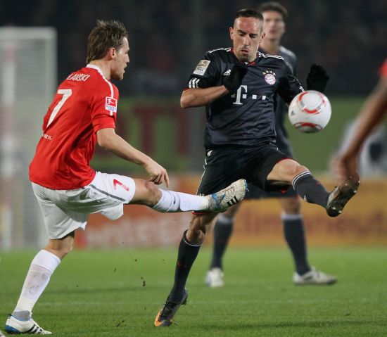 效力于菲尼 效力于菲尼